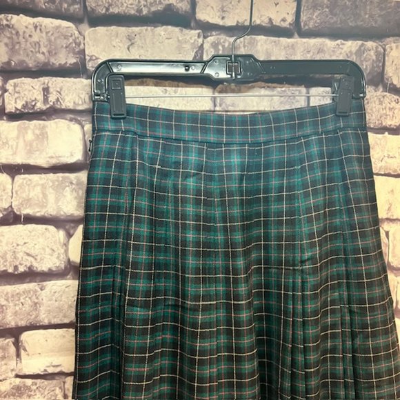 Viyella Vintage Navy, Green & Red Plaid Wool Pleated Skirt Size 12 - Picture 6 of 9